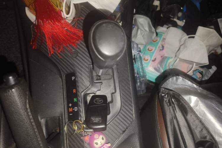 Used Toyota RAV4 2015 2.0L CVT Two-Wheel Drive Fashion Edition Gear Lever