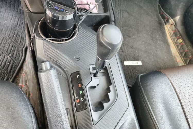 Used Toyota RAV4 2015 2.0L CVT Two-Wheel Drive Fashion Edition Gear Lever