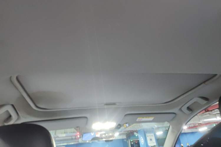 Used Toyota RAV4 2015 2.0L CVT Two-Wheel Drive Fashion Edition Headliner