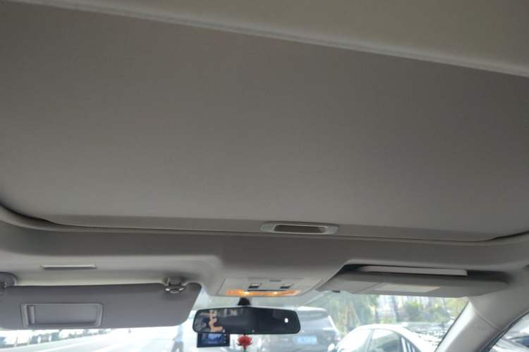 Used Toyota RAV4 2015 2.0L CVT Two-Wheel Drive Fashion Edition Headliner