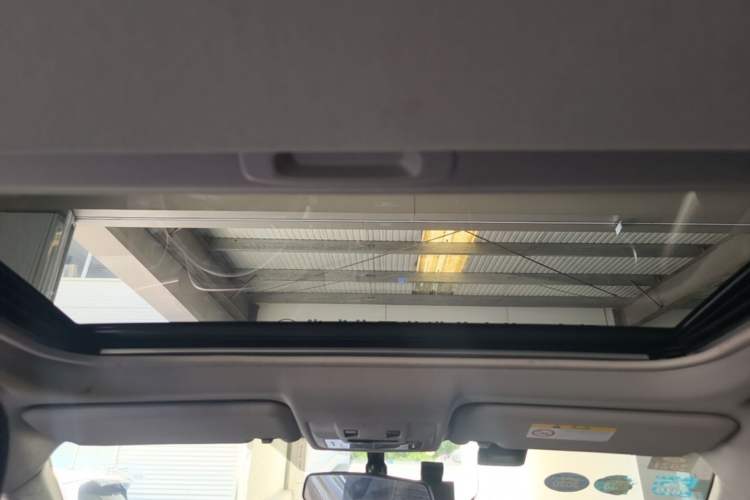 Used Toyota RAV4 2015 2.0L CVT Two-Wheel Drive Fashion Edition Headliner