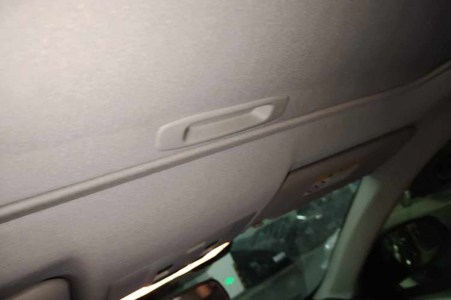 Used Toyota RAV4 2015 2.0L CVT Two-Wheel Drive Fashion Edition Headliner