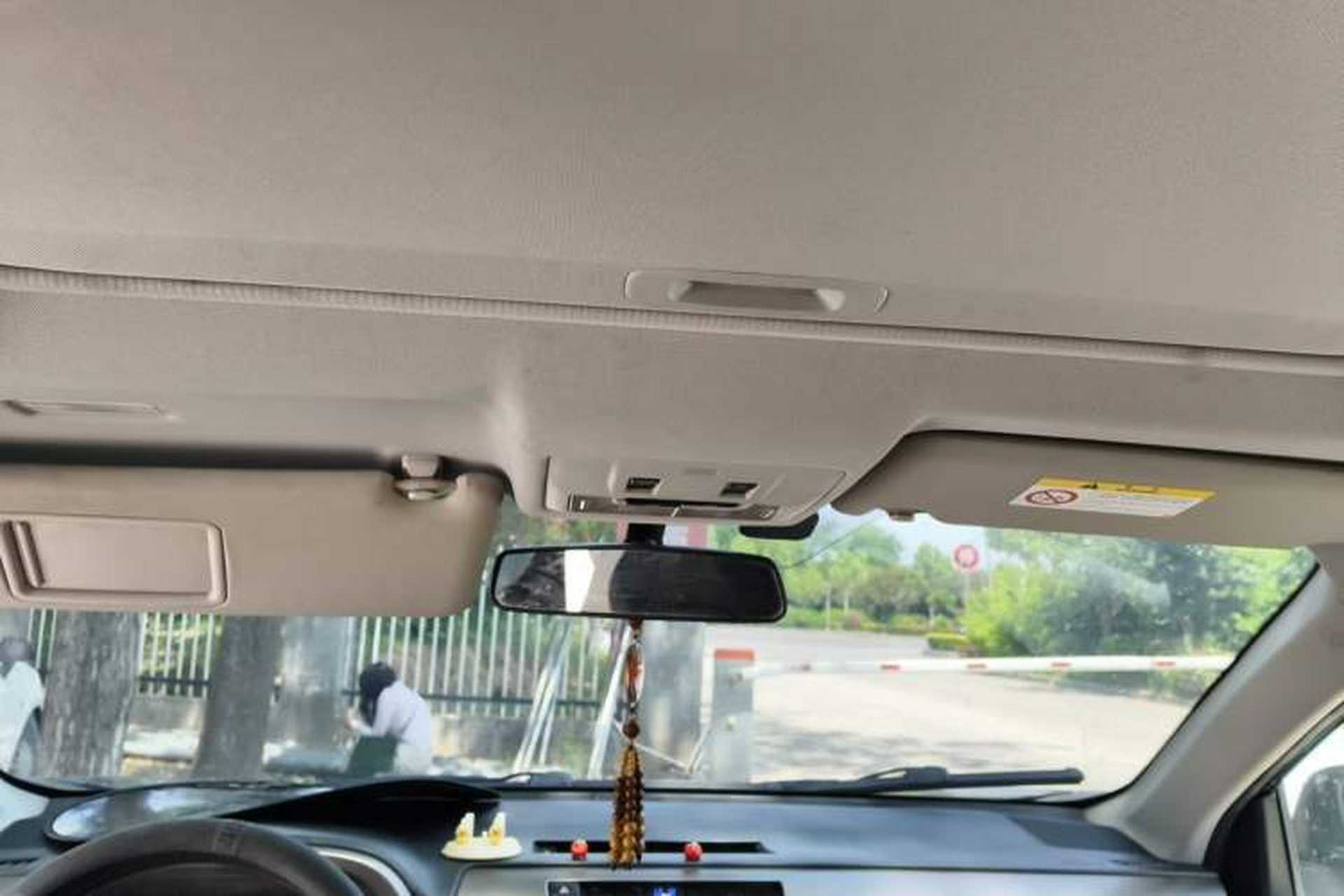 Used Toyota RAV4 2015 2.0L CVT Two-Wheel Drive Fashion Edition Headliner