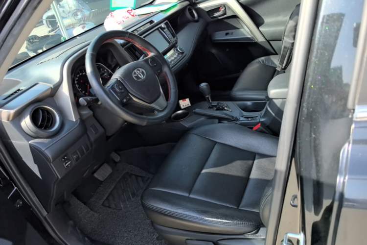 Used Toyota RAV4 2015 2.0L CVT Two-Wheel Drive Fashion Edition Left Front Seat