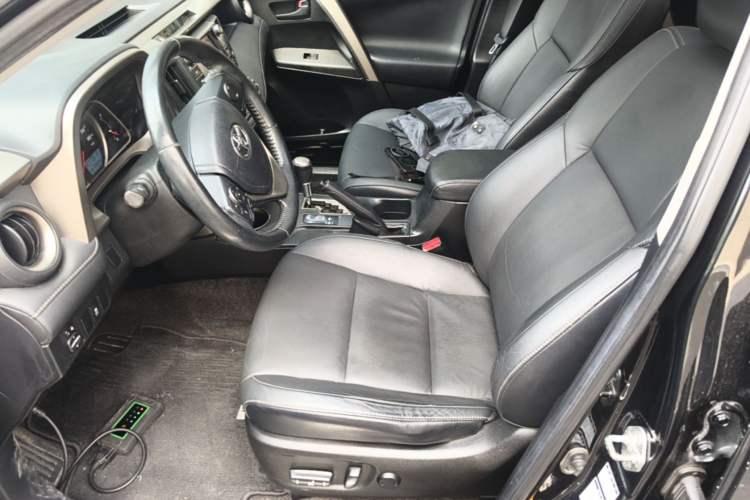 Used Toyota RAV4 2015 2.5L Automatic 4x4 Elite Edition Left Front Seat