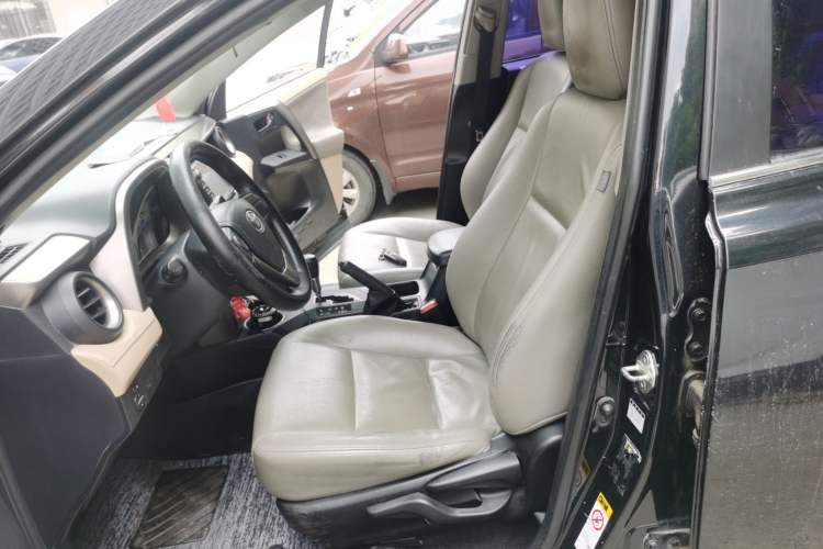 Used Toyota RAV4 2015 2.0L CVT Two-Wheel Drive Urban Edition Left Front Seat