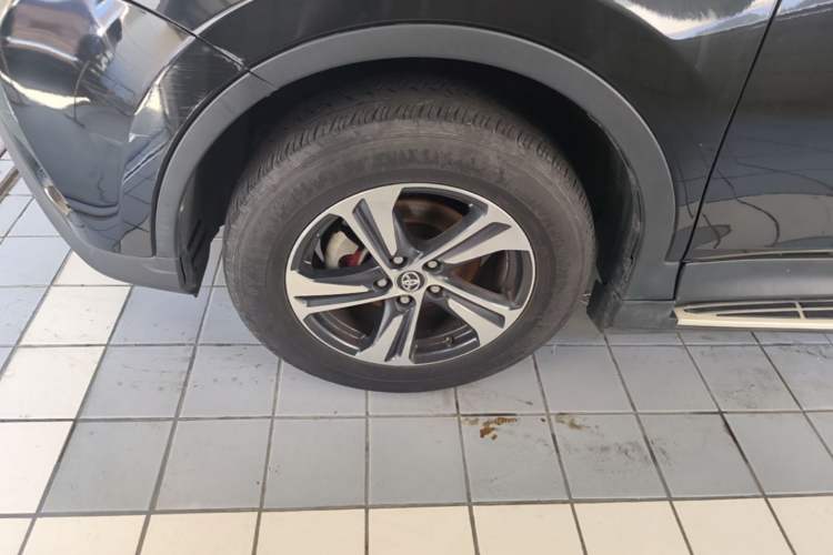 Used Toyota RAV4 2015 2.0L CVT Two-Wheel Drive Fashion Edition Left Front Wheel Hub