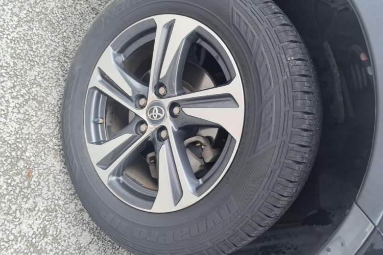 Used Toyota RAV4 2015 2.0L CVT Four-Wheel Drive New Edition Left Front Wheel Hub