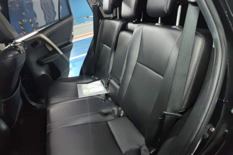 Used Toyota RAV4 2015 2.0L CVT Two-Wheel Drive Fashion Edition Left Rear Seat
