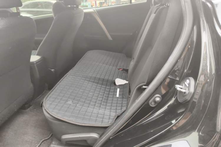 Used Toyota RAV4 2015 2.0L CVT Two-Wheel Drive Fashion Edition Left Rear Seat