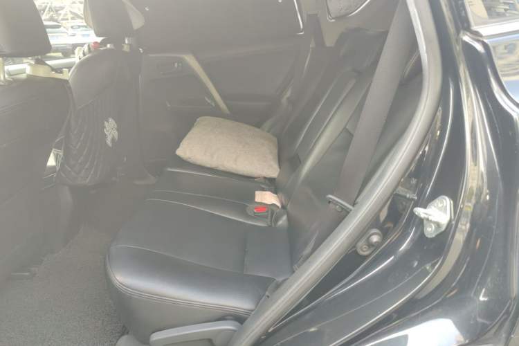 Used Toyota RAV4 2015 2.0L CVT Two-Wheel Drive Fashion Edition Left Rear Seat