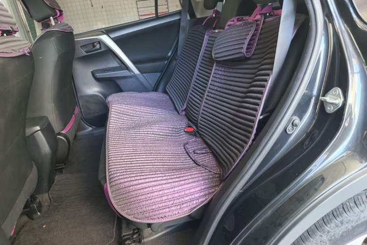 Used Toyota RAV4 2015 2.0L CVT Two-Wheel Drive Fashion Edition Left Rear Seat