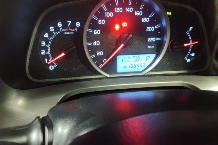 Used Toyota RAV4 2015 2.0L CVT Two-Wheel Drive Fashion Edition Odometer Close Up