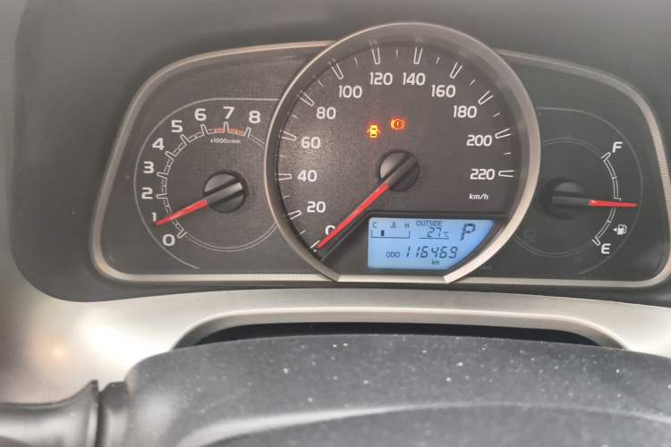 Used Toyota RAV4 2015 2.0L CVT Two-Wheel Drive Fashion Edition Odometer Close Up