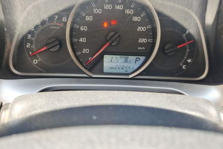 Used Toyota RAV4 2015 2.0L CVT Two-Wheel Drive Fashion Edition Odometer Close Up