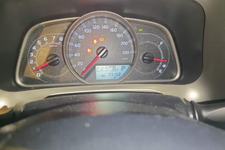 Used Toyota RAV4 2015 2.0L CVT Two-Wheel Drive Fashion Edition Odometer Close Up