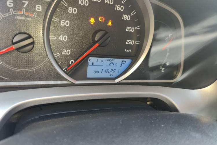 Used Toyota RAV4 2015 2.0L CVT Two-Wheel Drive Fashion Edition Odometer Close Up