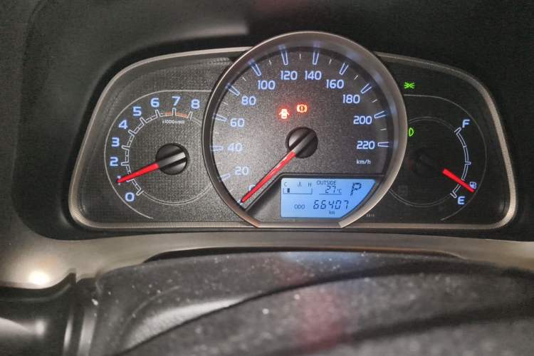 Used Toyota RAV4 2015 2.0L CVT Two-Wheel Drive Fashion Edition Odometer Close Up