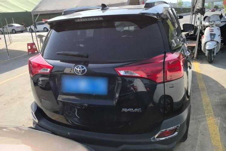 Used Toyota RAV4 2015 2.0L CVT Two-Wheel Drive Fashion Edition Rear