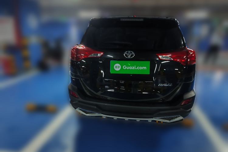 Used Toyota RAV4 2015 2.0L CVT Two-Wheel Drive Fashion Edition Rear