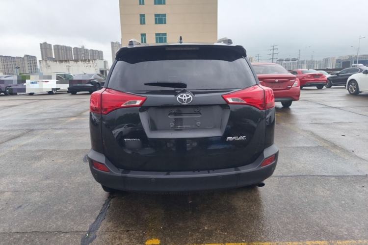 Used Toyota RAV4 2015 2.0L CVT Two-Wheel Drive Fashion Edition Rear