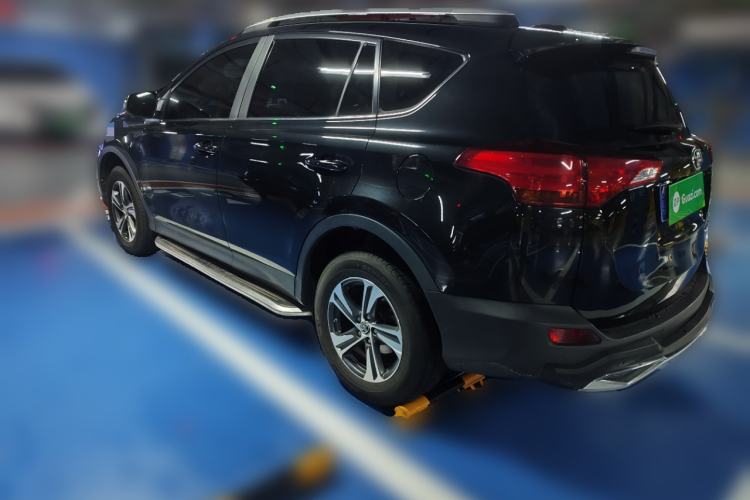 Used Toyota RAV4 2015 2.0L CVT Two-Wheel Drive Fashion Edition Rear Left 45 Deg