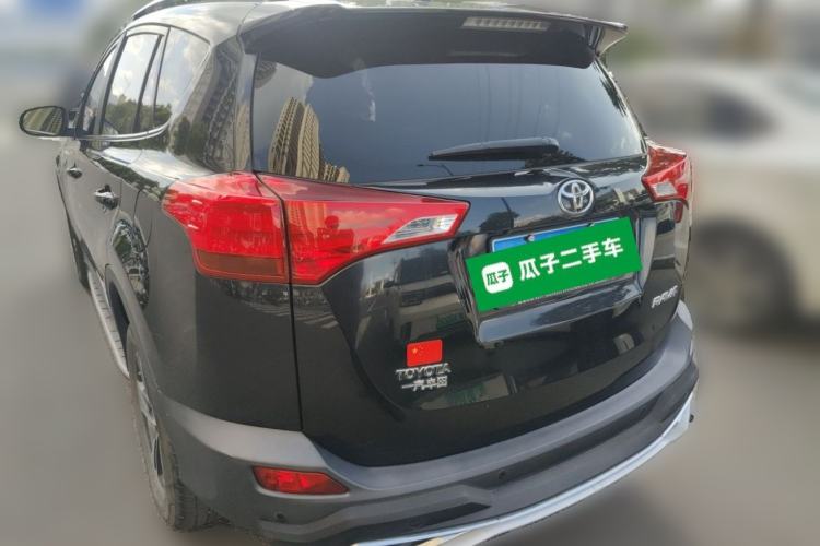 Used Toyota RAV4 2015 2.0L CVT Two-Wheel Drive Fashion Edition Rear Left 45 Deg