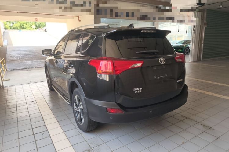 Used Toyota RAV4 2015 2.0L CVT Two-Wheel Drive Fashion Edition Rear Left 45 Deg