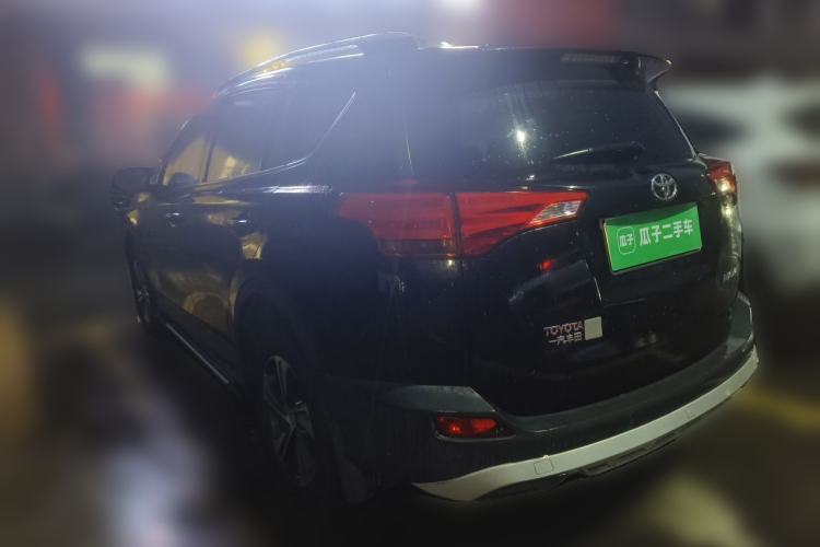 Used Toyota RAV4 2015 2.0L CVT Two-Wheel Drive Fashion Edition Rear Left 45 Deg