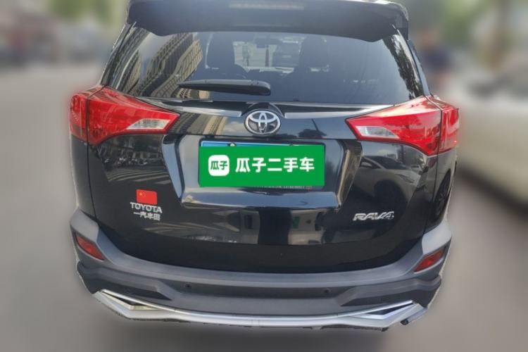 Used Toyota RAV4 2015 2.0L CVT Two-Wheel Drive Fashion Edition Rear