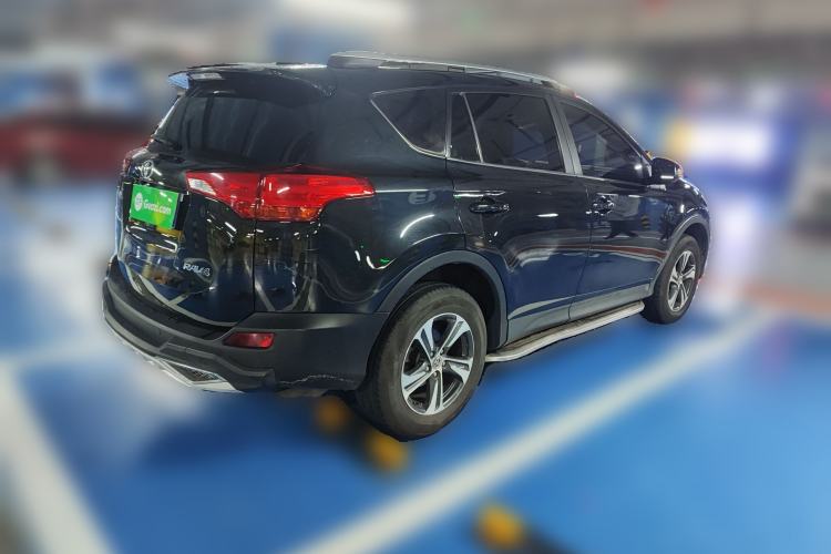 Used Toyota RAV4 2015 2.0L CVT Two-Wheel Drive Fashion Edition Rear Right 45 Deg