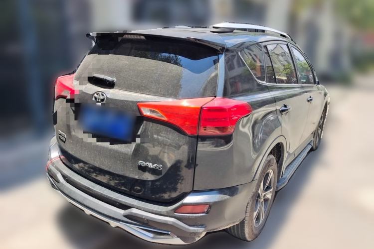 Used Toyota RAV4 2015 2.0L CVT Two-Wheel Drive Fashion Edition Rear Right 45 Deg