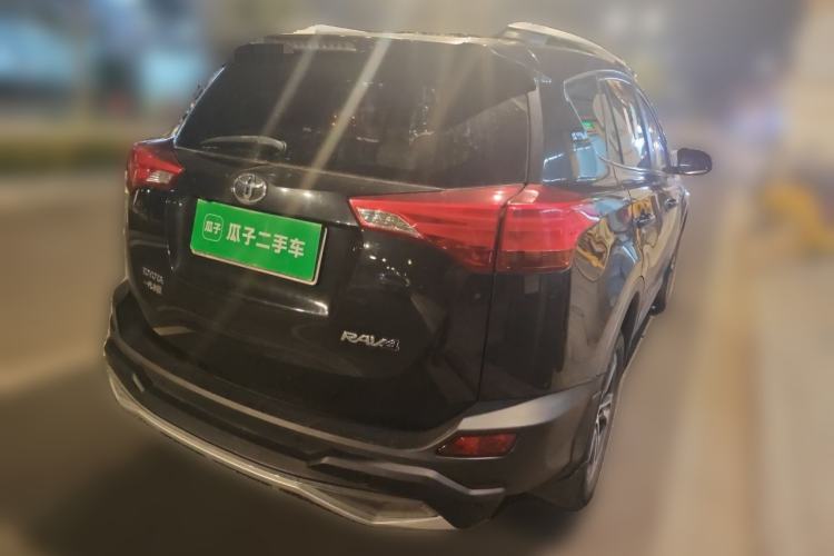 Used Toyota RAV4 2015 2.0L CVT Two-Wheel Drive Fashion Edition Rear Right 45 Deg