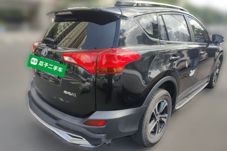 Used Toyota RAV4 2015 2.0L CVT Two-Wheel Drive Fashion Edition Rear Right 45 Deg