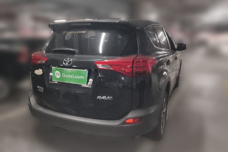 Used Toyota RAV4 2015 2.0L CVT Two-Wheel Drive Fashion Edition Rear Right 45 Deg