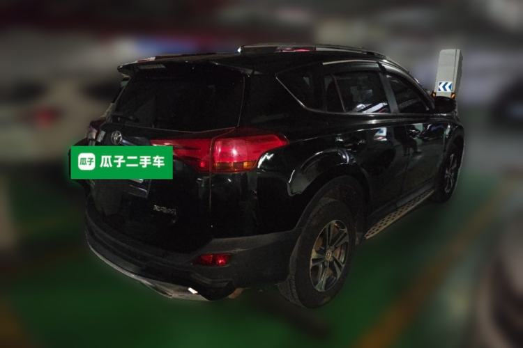 Used Toyota RAV4 2015 2.0L CVT Two-Wheel Drive Fashion Edition Rear Right 45 Deg