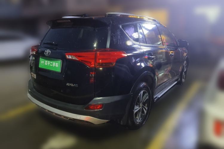 Used Toyota RAV4 2015 2.0L CVT Two-Wheel Drive Fashion Edition Rear Right 45 Deg