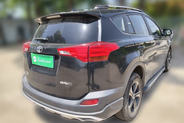 Used Toyota RAV4 2015 2.0L CVT Two-Wheel Drive Fashion Edition Rear Right 45 Deg