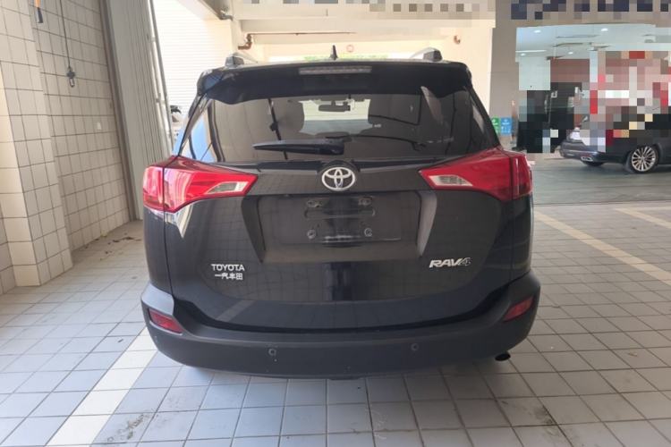 Used Toyota RAV4 2015 2.0L CVT Two-Wheel Drive Fashion Edition Rear
