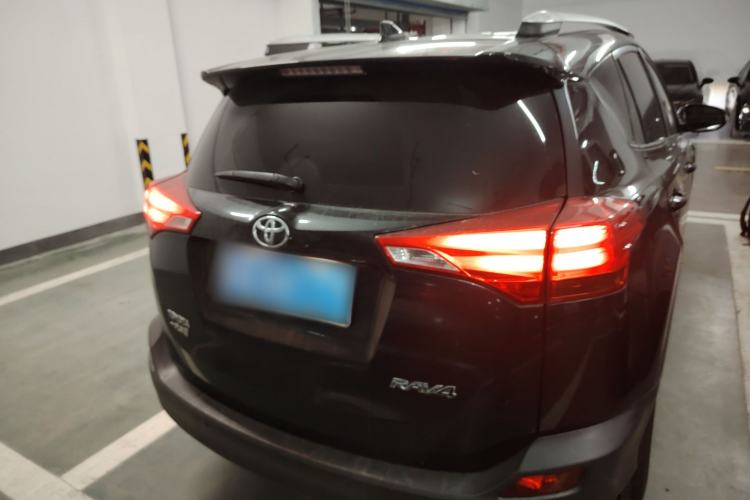 Used Toyota RAV4 2015 2.0L CVT Two-Wheel Drive Fashion Edition Rear