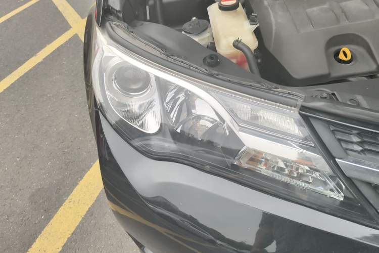 Used Toyota RAV4 2015 2.0L CVT Two-Wheel Drive Fashion Edition Right Front Headlight