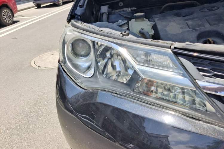 Used Toyota RAV4 2015 2.0L CVT Two-Wheel Drive Fashion Edition Right Front Headlight