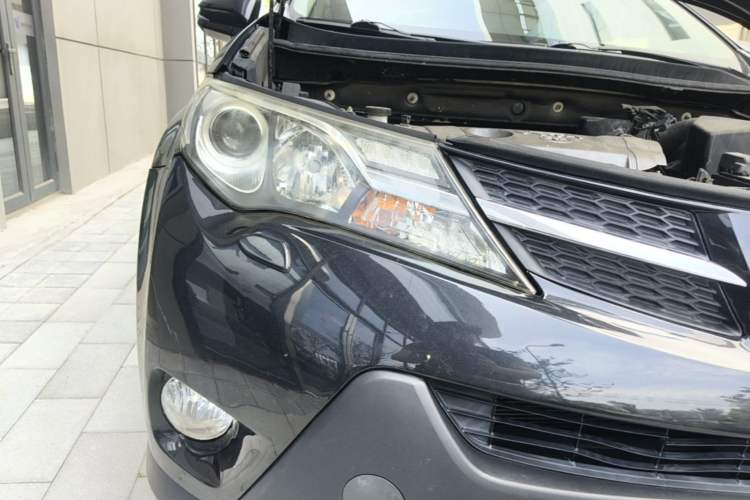 Used Toyota RAV4 2015 2.5L Automatic 4x4 Elite Edition Right Front Headlight