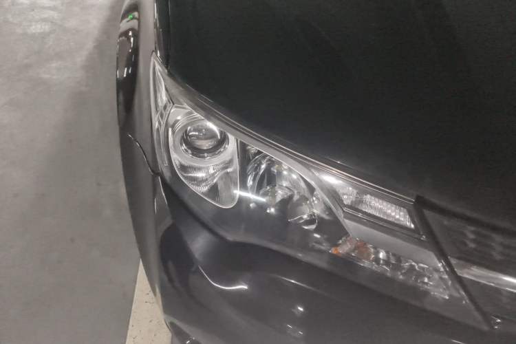Used Toyota RAV4 2015 2.0L CVT Two-Wheel Drive Fashion Edition Right Front Headlight
