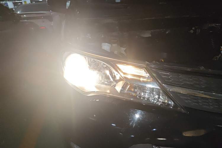 Used Toyota RAV4 2015 2.0L CVT Two-Wheel Drive Fashion Edition Right Front Headlight