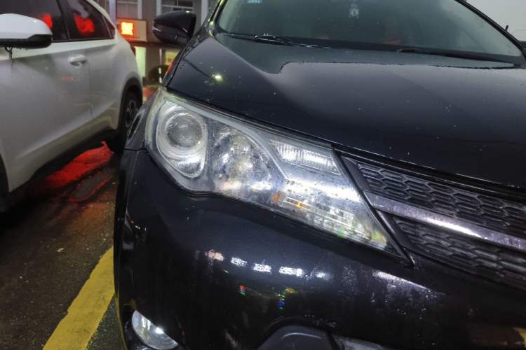 Used Toyota RAV4 2015 2.0L CVT Two-Wheel Drive Fashion Edition Right Front Headlight