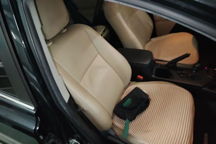 Used Toyota RAV4 2015 2.0L CVT Two-Wheel Drive Fashion Edition Right Front Seat