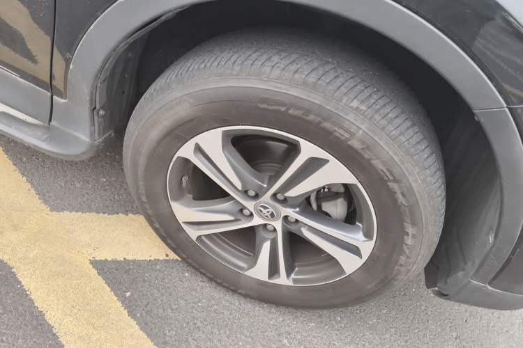 Used Toyota RAV4 2015 2.0L CVT Two-Wheel Drive Fashion Edition Right Front Wheel Hub