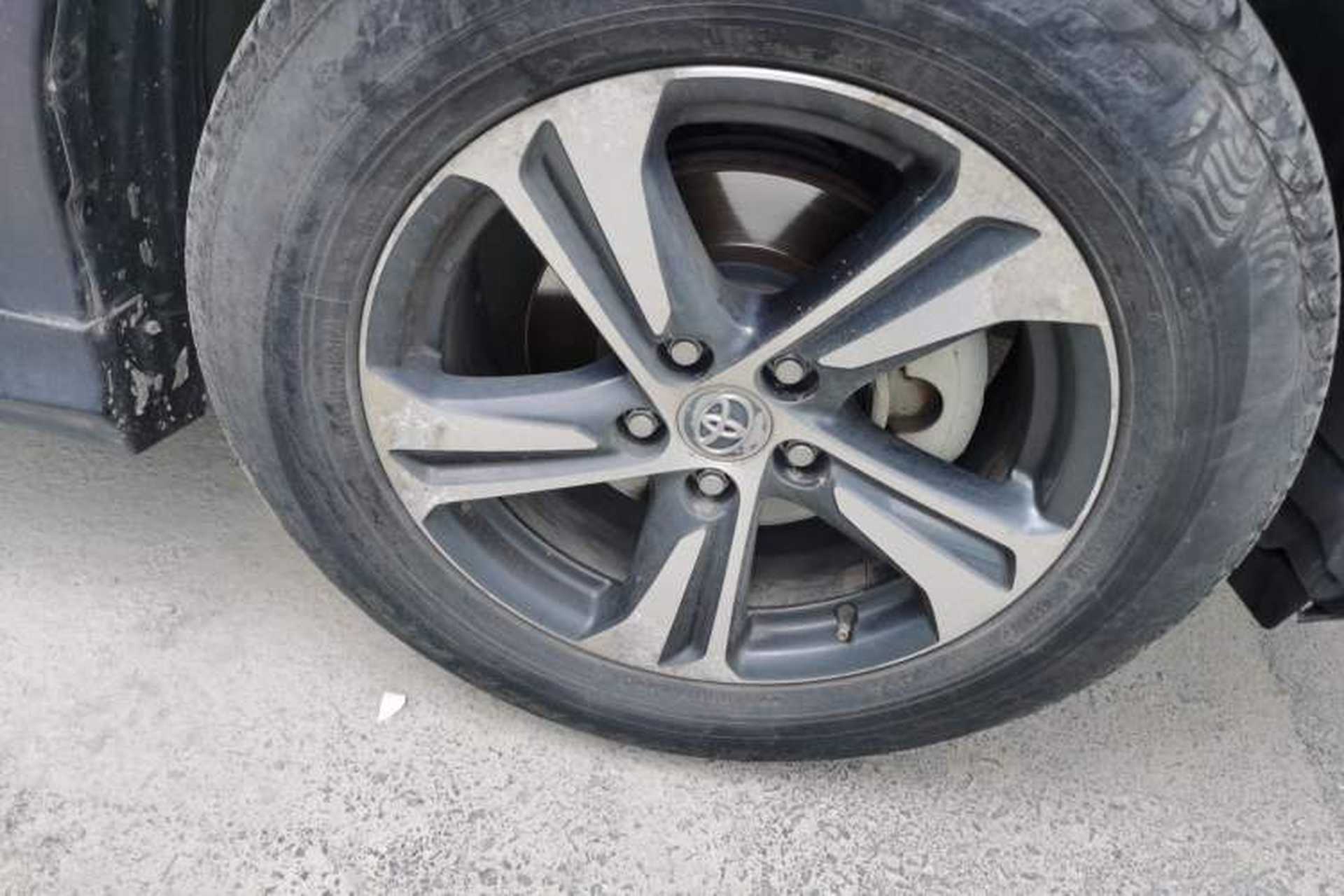 Used Toyota RAV4 2015 2.0L CVT Two-Wheel Drive Urban Edition Right Front Wheel Hub