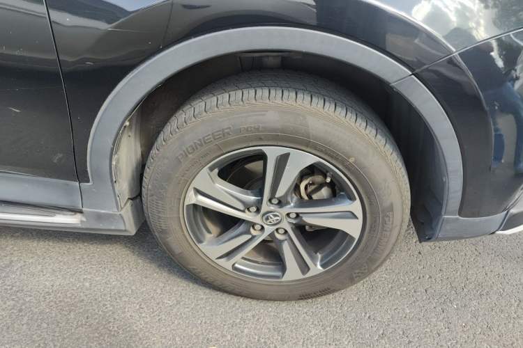 Used Toyota RAV4 2015 2.0L CVT Two-Wheel Drive Fashion Edition Right Front Wheel Hub